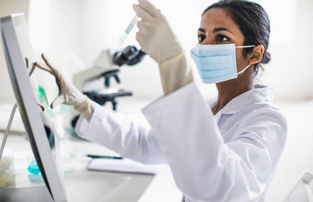 Scientist working in the laboratory